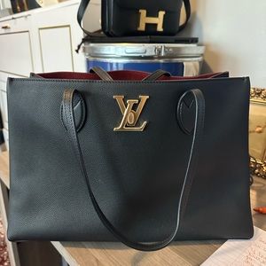 Louis Vuitton Lock me Tote - New